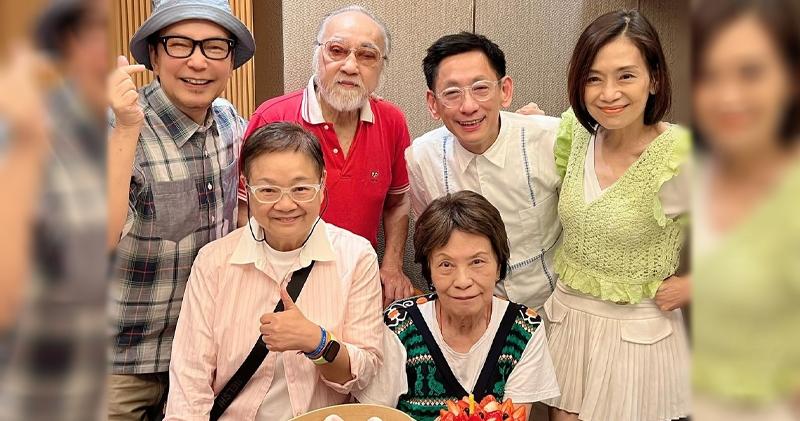 賈思樂、盧海鵬、吳麗珠等近日為余慕蓮補祝86歲生日。（賈思樂Ig圖片）