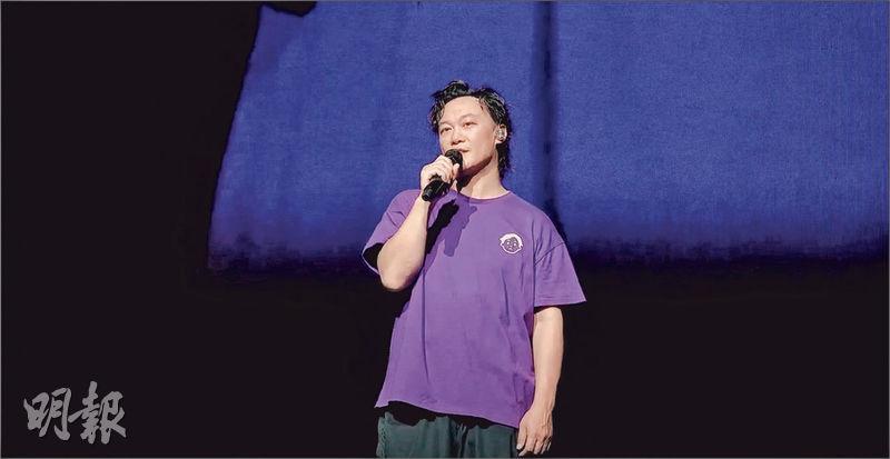 Eason在台北小巨蛋獻唱當年出戰《新秀歌唱大賽》的參賽歌《望月》。