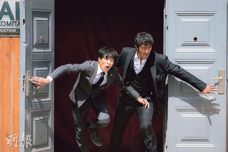 堺雅人（左）與阿部寬（右）合演新劇《Vivant》首集收視錄得雙位數。