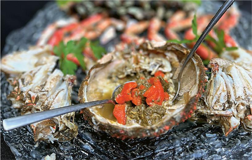 麵包蟹--與海靠近的加利西亞大區以海鮮著名，在圖伊吃時令的麵包蟹，膏香兼肉味鮮甜，餐廳會以時價計算，當造期200多港元起有交易。（卓文慧攝）