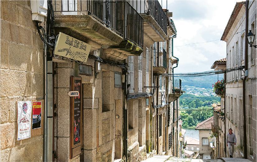 寧靜小鎮--圖伊是接壤葡萄牙邊境的小鎮，舒服寧靜，可花半天享受小鎮風情。（卓文慧攝）