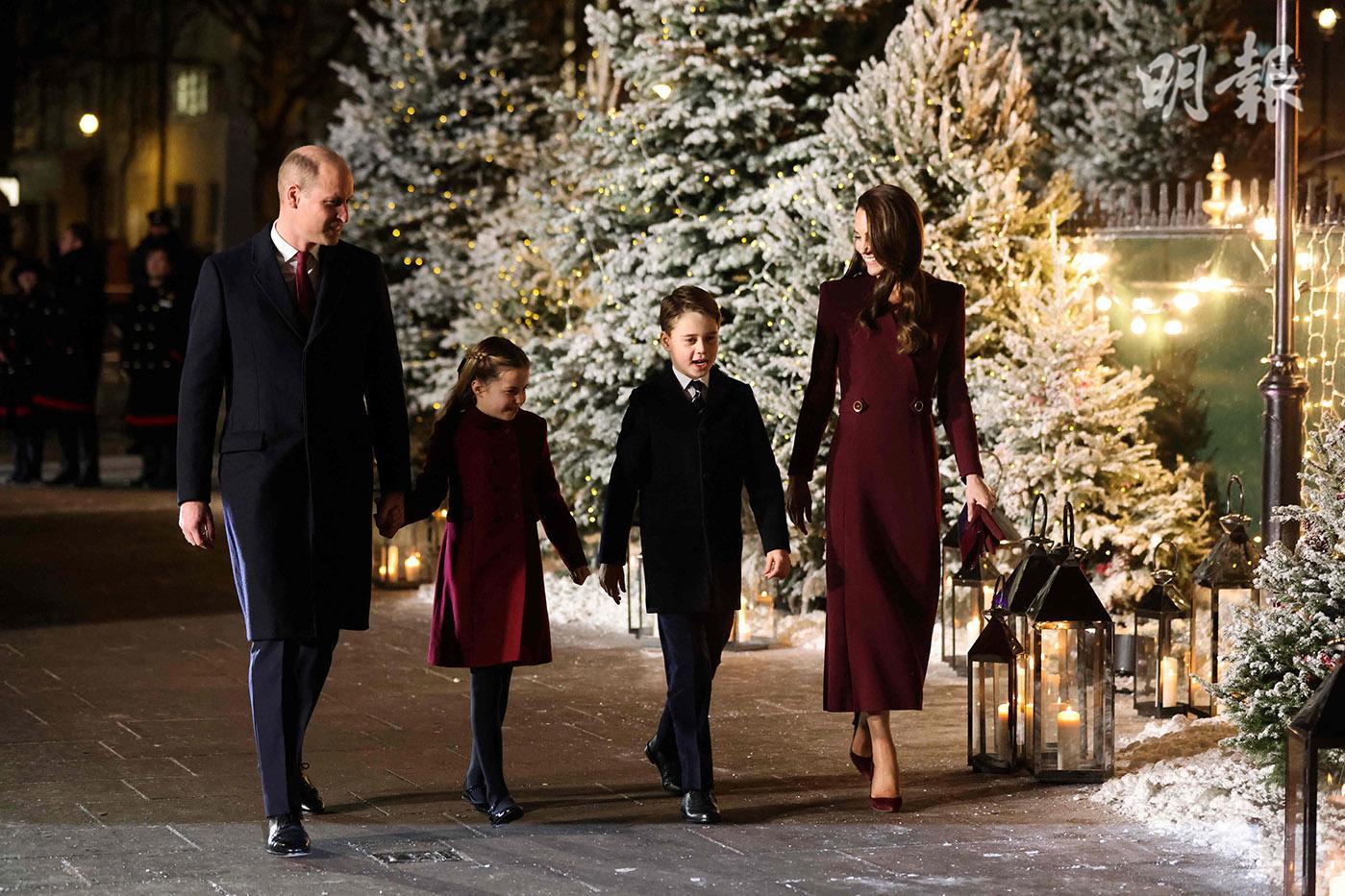 2022年12月15日，英國王儲威廉和妻子凱特，連同夏洛特小公主及喬治小王子出席聖誕頌歌音樂會。（法新社）