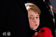 2022年2月27日，英國喬治小王子跟父母觀看欖球賽。（法新社）