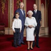 2020年1月4日，英國王室發布英女王（前右）與3名「未來國王」官方合照。(The Royal Family facebook圖片)