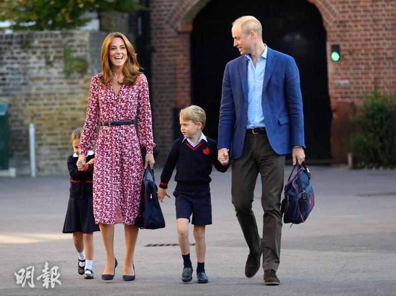 2019年9月5日，新學年開學日，夏洛特小公主 （左一）與哥哥喬治小王子（右二），在父母威廉（右）及凱特（左二）陪同下一起步入學校。（法新社）