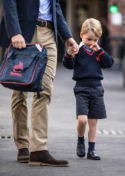 2017年9月7日，4歲的英國喬治小王子第一日到Thomas's Battersea上學。（法新社）