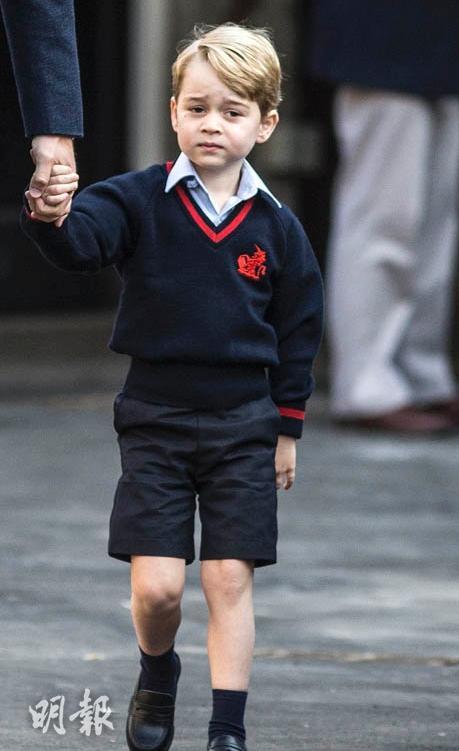 2017年9月7日，英國喬治小王子第一日到Thomas's Battersea上學。（法新社）