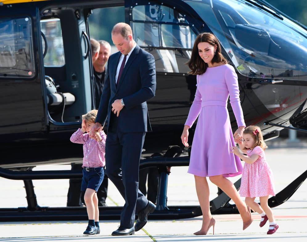 2017年7月21日，喬治小王子隨父母威廉王子和凱特參觀德國漢堡空中巴士的工廠。（法新社）