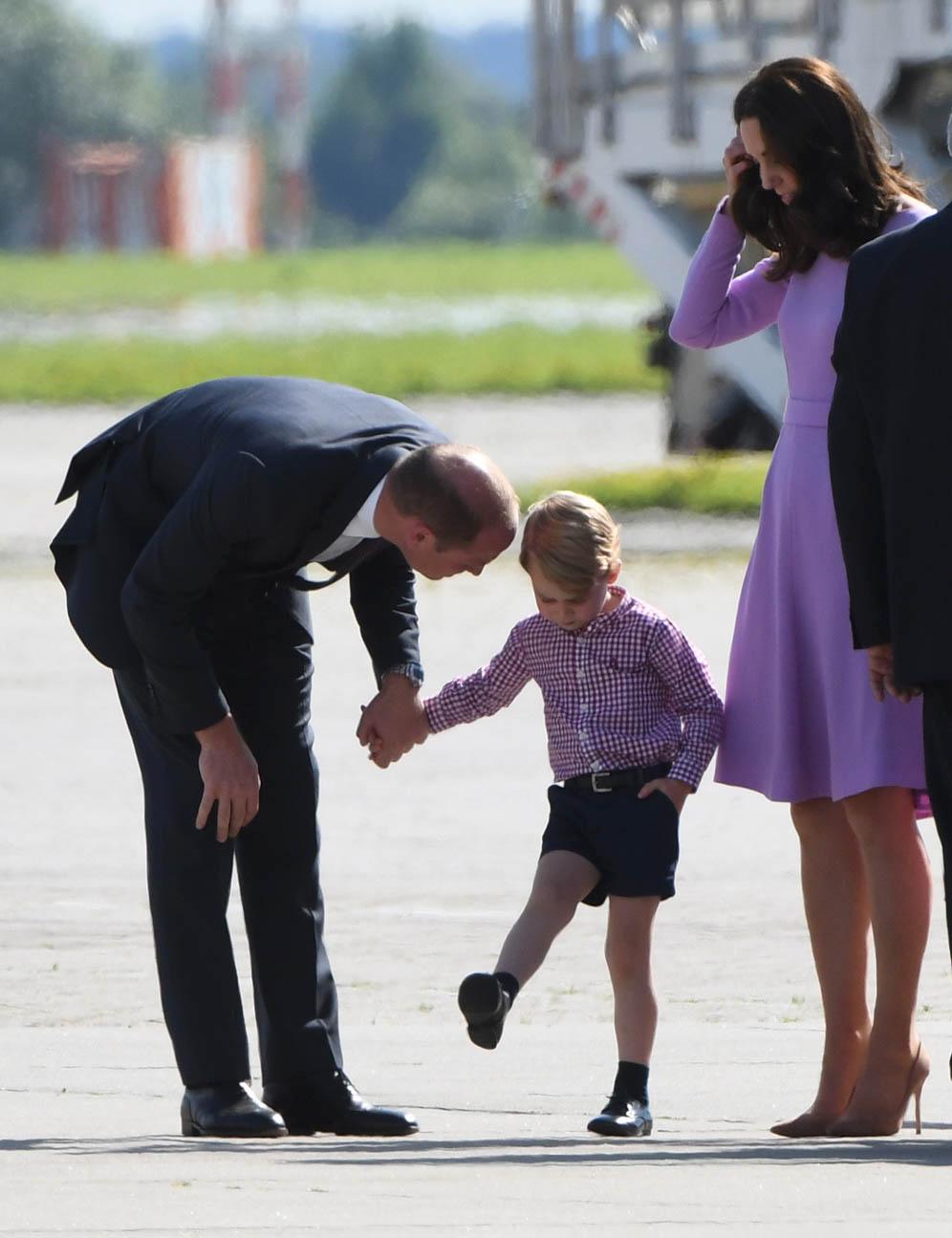2017年7月21日，喬治小王子隨父母威廉王子和凱特參觀德國漢堡空中巴士的工廠。（法新社）