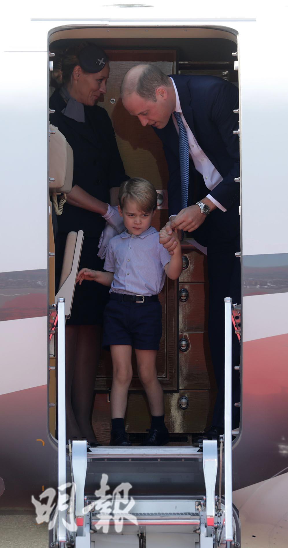 2017年7月19日，英國劍橋公爵威廉王子一家外訪，離開波蘭轉往德國，抵達柏林。(法新社)