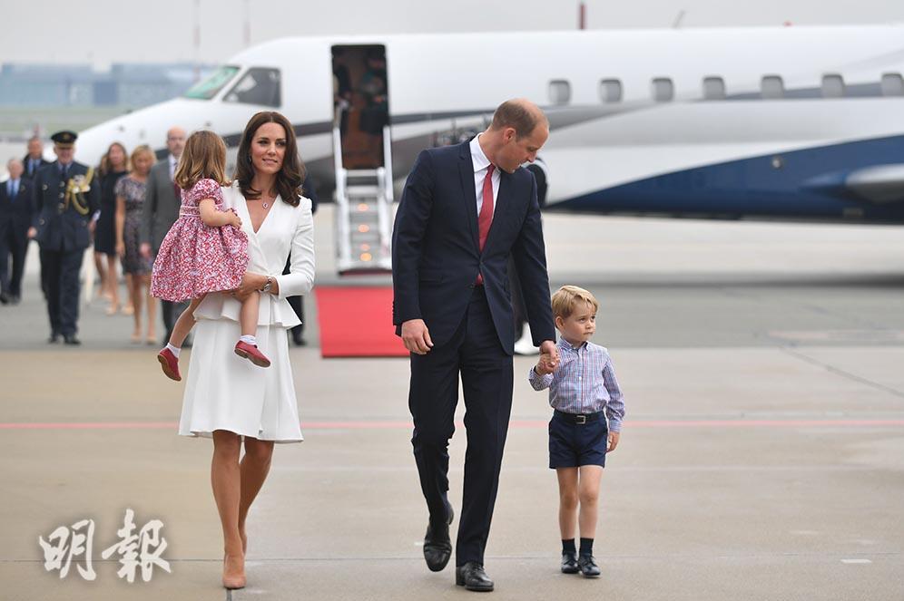2017年7月17日，威廉王子一家外訪，抵達波蘭。 (法新社)