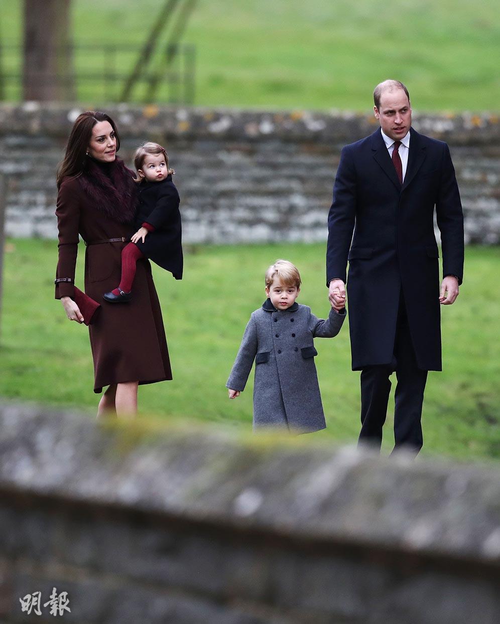（左起）劍橋公爵夫人凱特、夏洛特小公主、喬治小王子與威廉王子出席聖誕崇拜。（法新社）