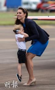 2016年7月初，快將3歲的喬治小王子首次出席航空展。（法新社）