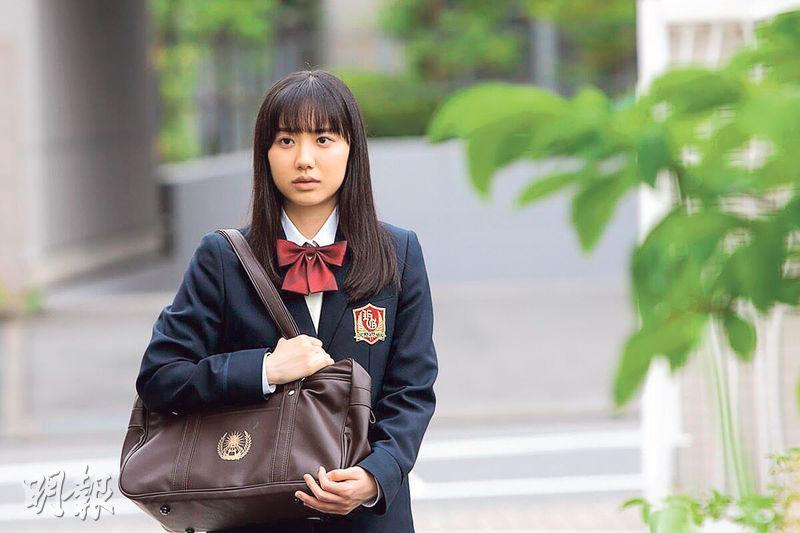 天才童星蘆田愛菜現年19歲，劇中扮演慘被同學欺凌的優異生。