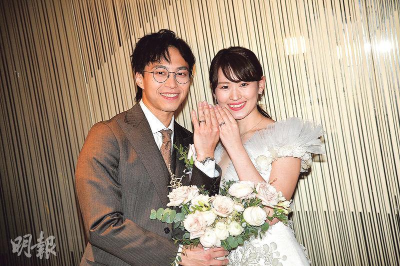 浜口愛子（右）婚後隨夫吳業坤（左）在港生活，現已說得一口流利廣東話。（資料圖片）