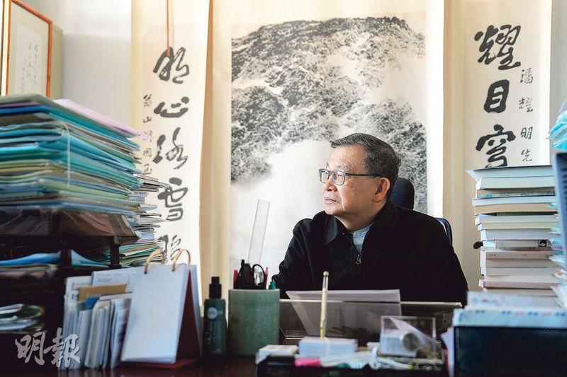 爭取文學館--香港作家聯會會長潘耀明上月在書展活動公布成立香港文學館，他與作聯向政府爭取文學館一事，可追溯到2004年初的聯署倡議書。（黃志東攝）