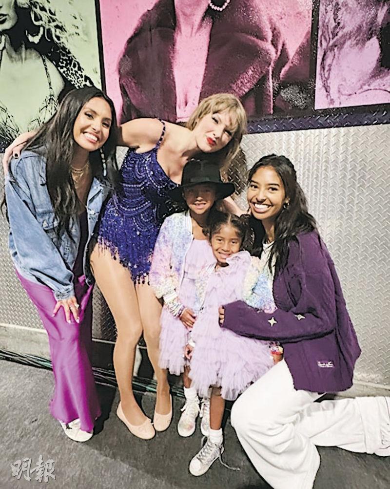 Vanessa（左一）帶3名女兒看Taylor Swift（左二）演唱會。