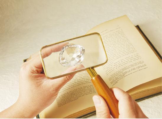 「光之山」複製品——陳業指鑽石除了市場價值以外，其歷史價值也值得探究。當講解鑽石歷史時，他會用這顆著名鑽石「光之山」的複製品來輔助。（受訪者提供）
