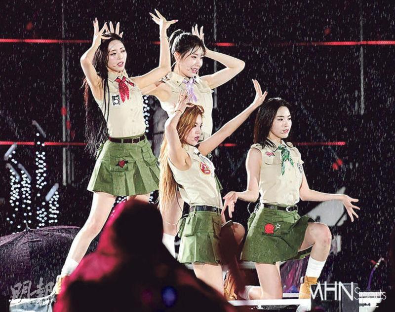 女團ITZY前日以童軍造型在《K-POP Super Live演唱會》載歌載舞。