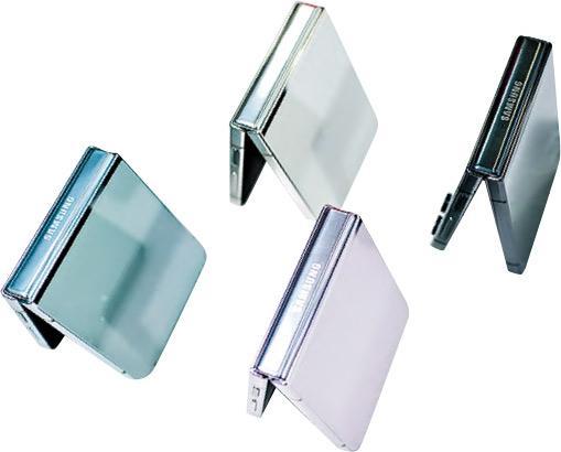 5色任選——Z Flip5共有5款顏色，包括薄荷綠（左起順時針）、奶昔白、炭灰黑、淡藤紫，另還有圖中未有展示、Samsung網店限定版本迷霧藍。（JJ攝）