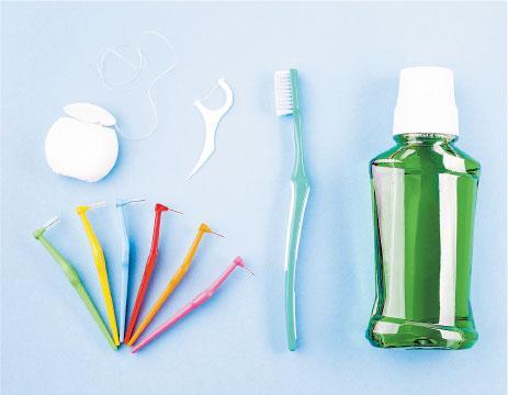 潔齒工具——漱口不能代替刷牙，而牙線、牙縫刷等是潔齒必備的輔助工具。（iuliia_n@iStockphoto）