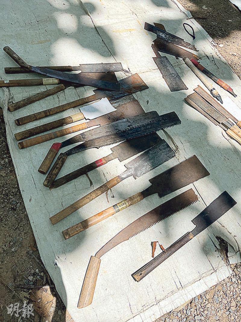 生鏽刀具——生鏽開山刀都可以在Nong Hor市集找到。（何穎攝）