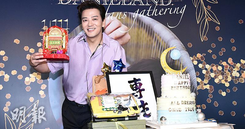 陳曉東48歲生日來港與歌迷開派對慶祝時，表示生日願望是成功申請到明年8月的紅館檔期開騷。（鍾偉茵攝）