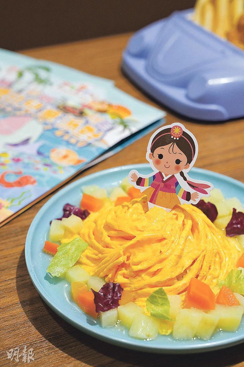 兒童餐中的韓國公主蛋包飯城堡討得不少女孩子歡心。（$98）（黃志東攝）
