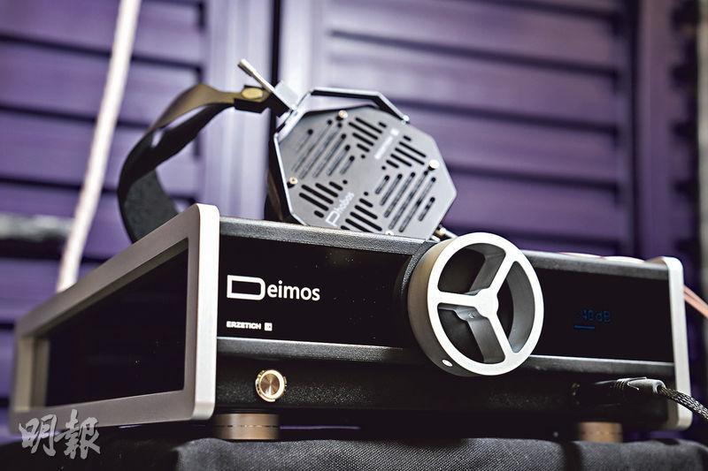 抗阻值廣闊--Deimos的耳機抗阻由8ohm至600ohm之間，讓更多類型的耳機都驅動得到。機身前方的特別圓形旋鈕，是自家設計的迴路音量控制，具有80級音量控制，能更細緻控制音量。（黃志東攝）