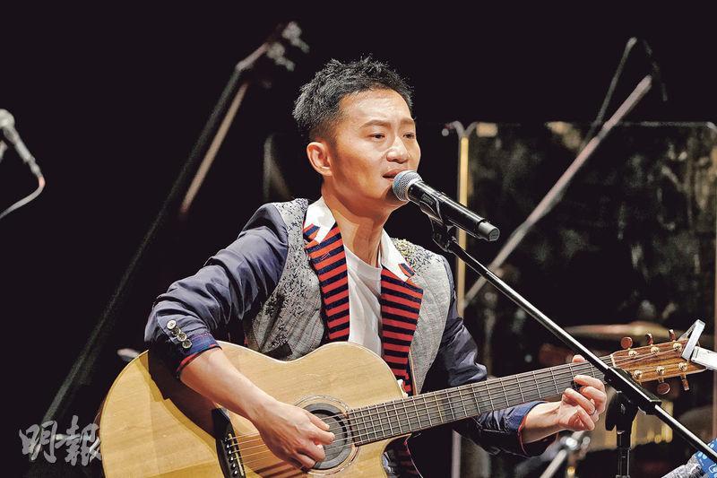 林一峰在演唱會自彈自唱，大騷才華。