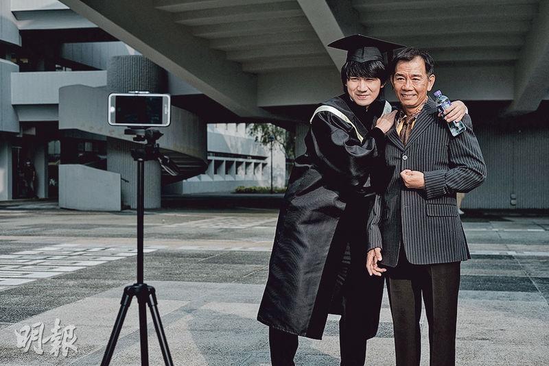 吳肇軒（左）與袁富華演出的電影《說笑之人》開畫收11萬元，不及《七月返歸》。（劇照）