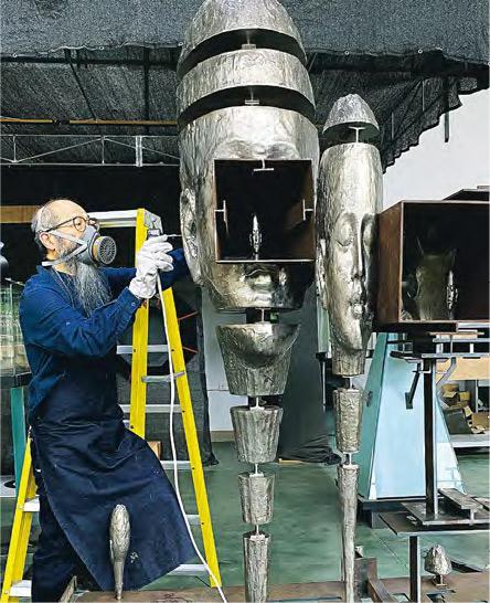 大型雕塑--大型鈦金屬雕塑是陳世英創作成熟期的展現，結合他多年的技藝、功力、對物料的熟悉。（受訪者提供）