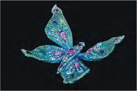 常見元素--蝴蝶是陳世英作品中常見的元素，圖為胸針《花開見喜》。（受訪者提供）