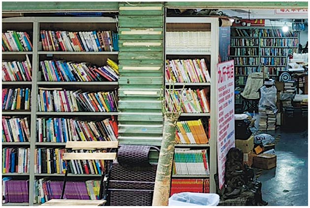 論斤賣書：九斤書店——這家位於城中村的二手書店面積不大，主打按9人民幣一斤賣書，書種豐富，適合慢慢揀選。地址：龍崗區五和大道南96號巷內。（九斤書店提供）