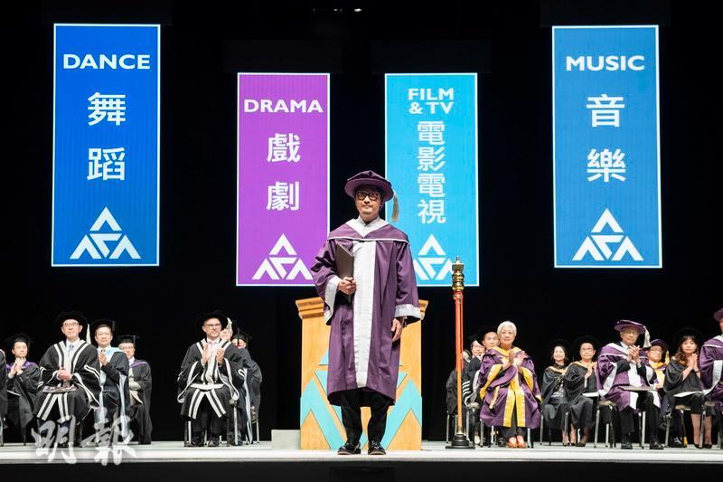 謝君豪獲母校香港演藝學院頒授榮譽院士，他表示晚上會和家人慶祝。（大會提供）