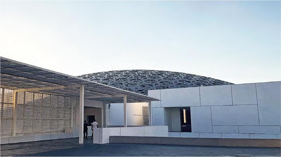 羅浮宮阿布扎比分館外觀--博物館設計富未來感，狀似飛碟的金屬頂部重達7500噸。（圖：B.M.）