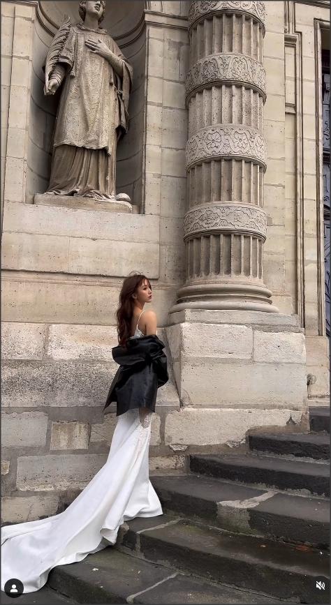 陳靜法國街頭拍婚紗照。（Ig圖片）