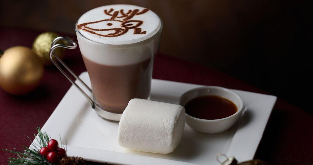 CAFE LANDMARK「冬日奇幻下午茶套餐」：聖誕焦糖朱古力及棉花糖（圖片由相關機構提供）