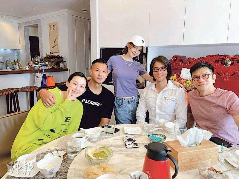 王力宏（右二）2021年疫情期間由美國回台灣，違反防疫規定到徐若瑄（中）家中跟陳建州（左二）夫婦聚會。（資料圖片）