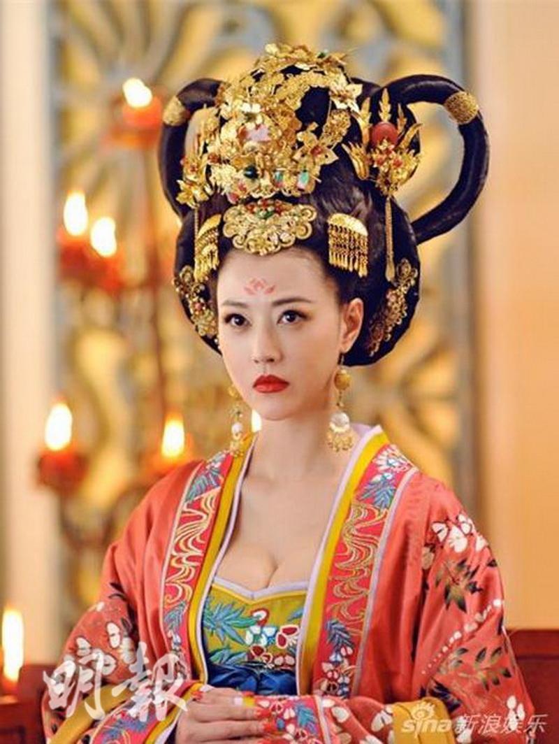 周海媚人生的最後10年主力內地市場，她2014年於《武媚娘傳奇》中飾演楊淑妃令其人氣再急升，更被傳媒封為「凍齡女神」。（資料圖片）