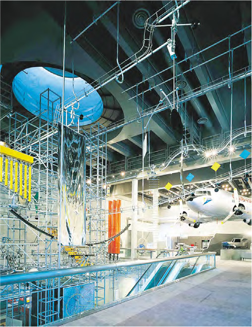 香港科學館的展館樓底高，容納大型科技展品，為1990年代的香港注入先進和未來感。（「巴馬丹拿」官網圖片）