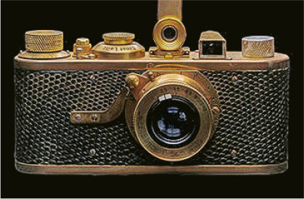 金色相機--新表限量發行50枚，以致敬1929年品牌首款推出的金色相機IA Luxus。（品牌提供）