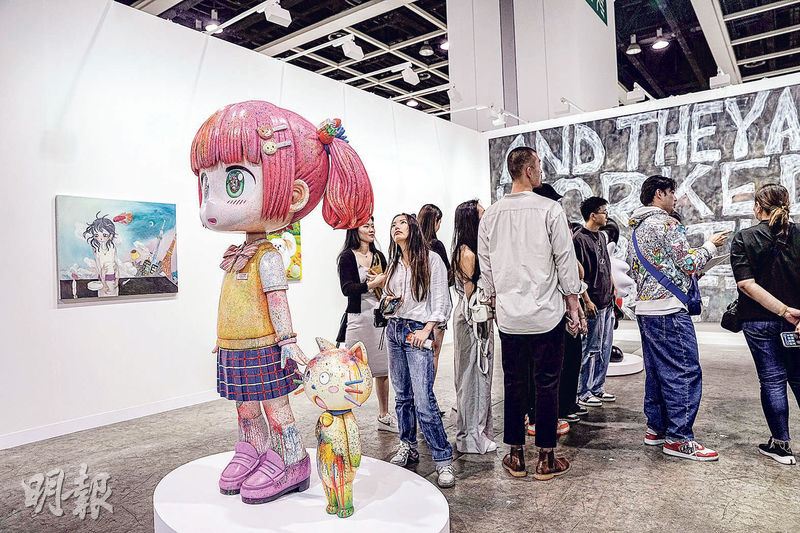 2023年Art Basel HK 包羅為數不少的亞洲藝廊，例如日本藝術家村上隆創辦的Kaikai Kiki，主打其弟子Mr. 的作品。（資料圖片）