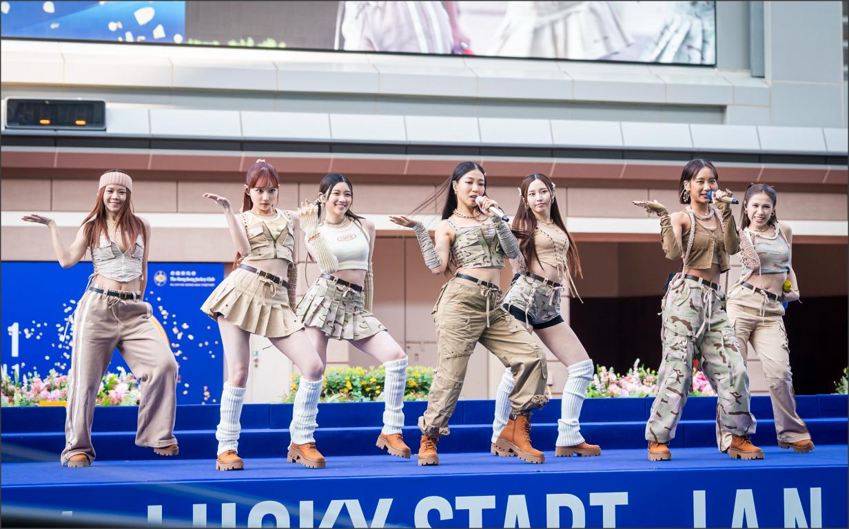 女團COLLAR到沙田馬場擔任表演嘉賓，跳唱3首歌。(大會提供）