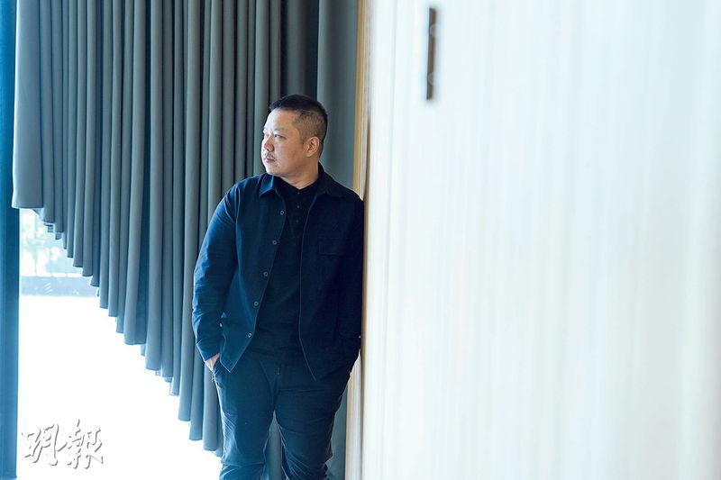 希克獎2023得獎者王拓生於吉林，現居北京。得獎作品「東北四部曲」啓發自他成長的東北，糅合東北地方歷史反思當代，呈現歷史跟當下的既視感。（黃志東攝）