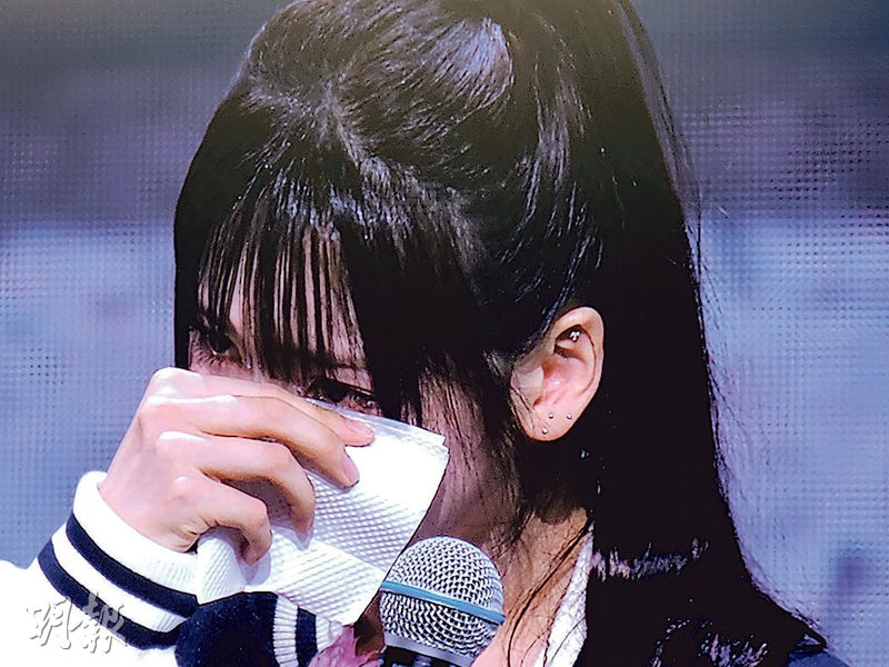 成員Jiwoo稱見到粉絲哭，她也忍不住落淚。
