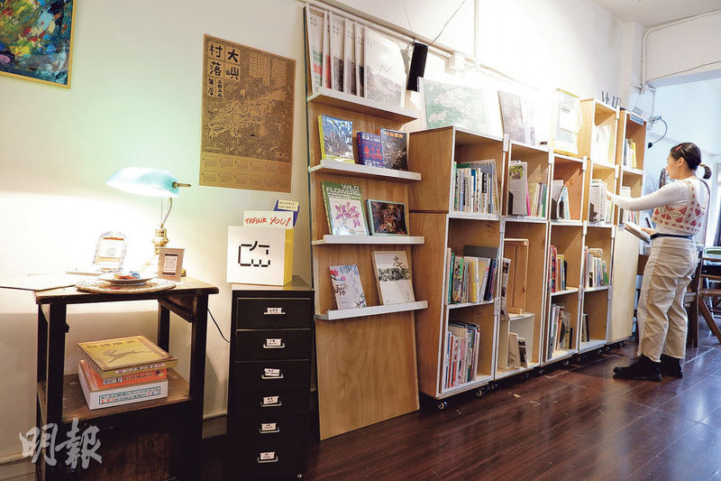 富德樓12樓「臨時庫存」由蔡寶賢創立，專門收藏香港的地區出版物，例如自資出版的社區報。（資料圖片）