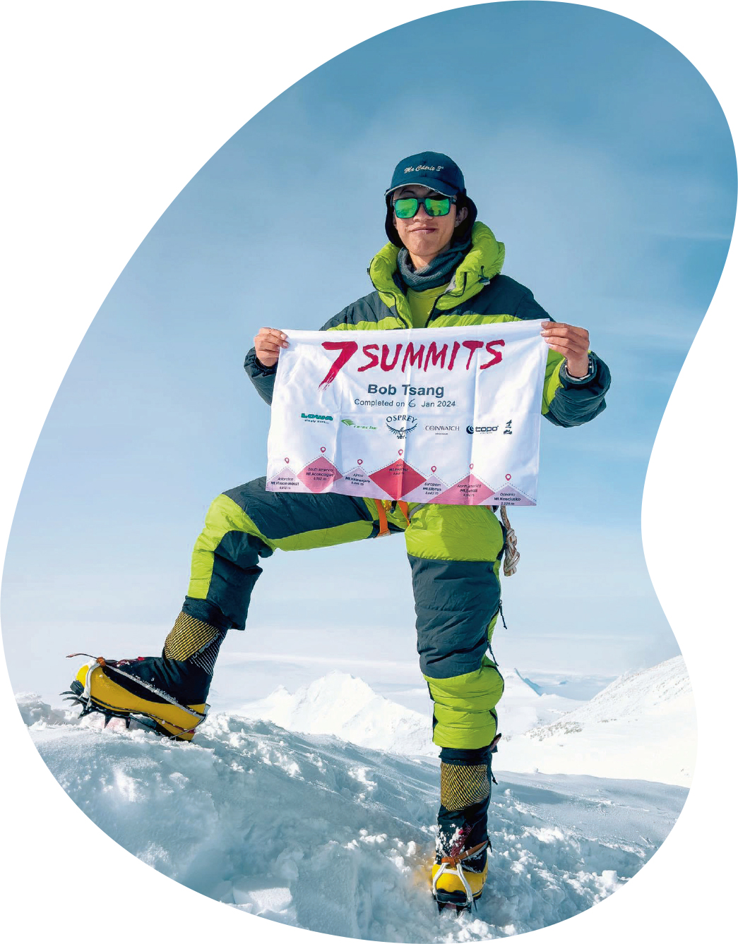 南極時間1月6日下午5時25分，Bob成功登上南極洲文森峰頂，完成他爬上「7 Summits（七大洲最高峰）」的計劃。（受訪者提供）