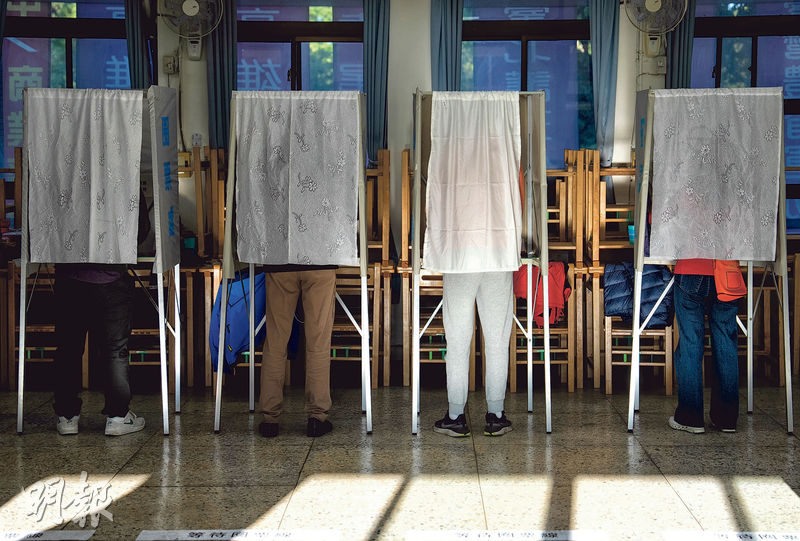 台灣2024年大選昨天早上8時開始投票，台北市金甌女子高中是其中一個票站。（朱安妮攝）