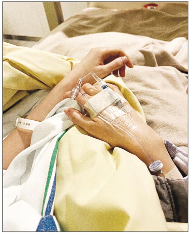 蔣家旻昨晚在社交網貼出在醫院病牀的照片。（網上圖片）